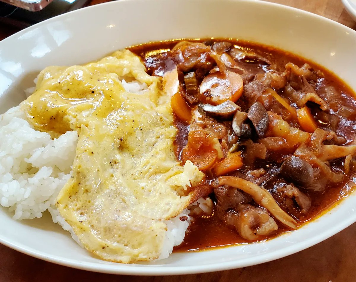 horoyoichyar's tweet photo. 久しぶりのカフェディローデさん✨
美味しくて、旬のお野菜がたっぷり食べられるお料理です🍅
ハンバーガーも美味しいんですよ～(*´ー｀*)🍔✨
#cafedilode
#カフェ
#ランチ
#ピザ
#パスタ
#ハンバーガー
#レストラン
#余市 https://t.co/tB8Q9hoap3