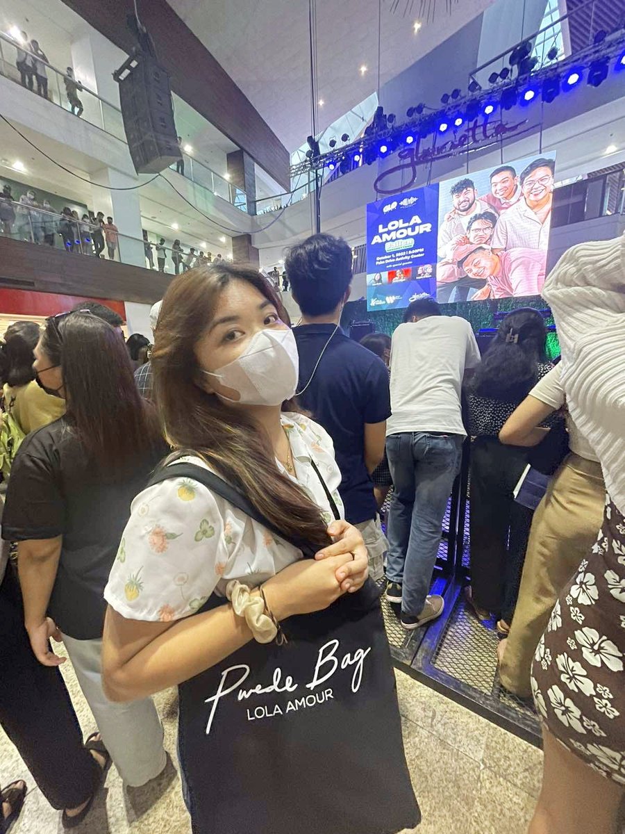 precioushxh's tweet photo. what if i told you that i've fallen? 🎶

~ still smitten with @lolaamourmusic's #FallenTour @ glorietta. such a passionate and talented band 🔥 https://t.co/528DhphMNl