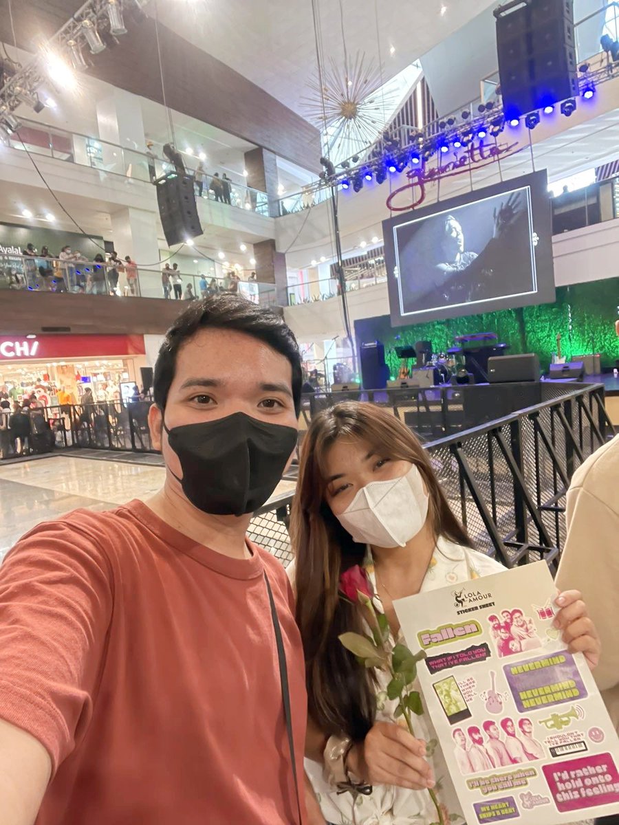 precioushxh's tweet photo. what if i told you that i've fallen? 🎶

~ still smitten with @lolaamourmusic's #FallenTour @ glorietta. such a passionate and talented band 🔥 https://t.co/528DhphMNl