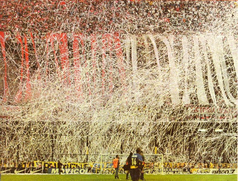 carraIvarez's tweet photo. el que en el peor momento del club hizo la bandera más larga del mundo, el que copaba en todas las canchas, la de los mejores recibimientos. a River lo hace su gente. el equipo más popular de América, le duela a quien le duela y le guste a quien le guste. https://t.co/ZXSdNjltB7