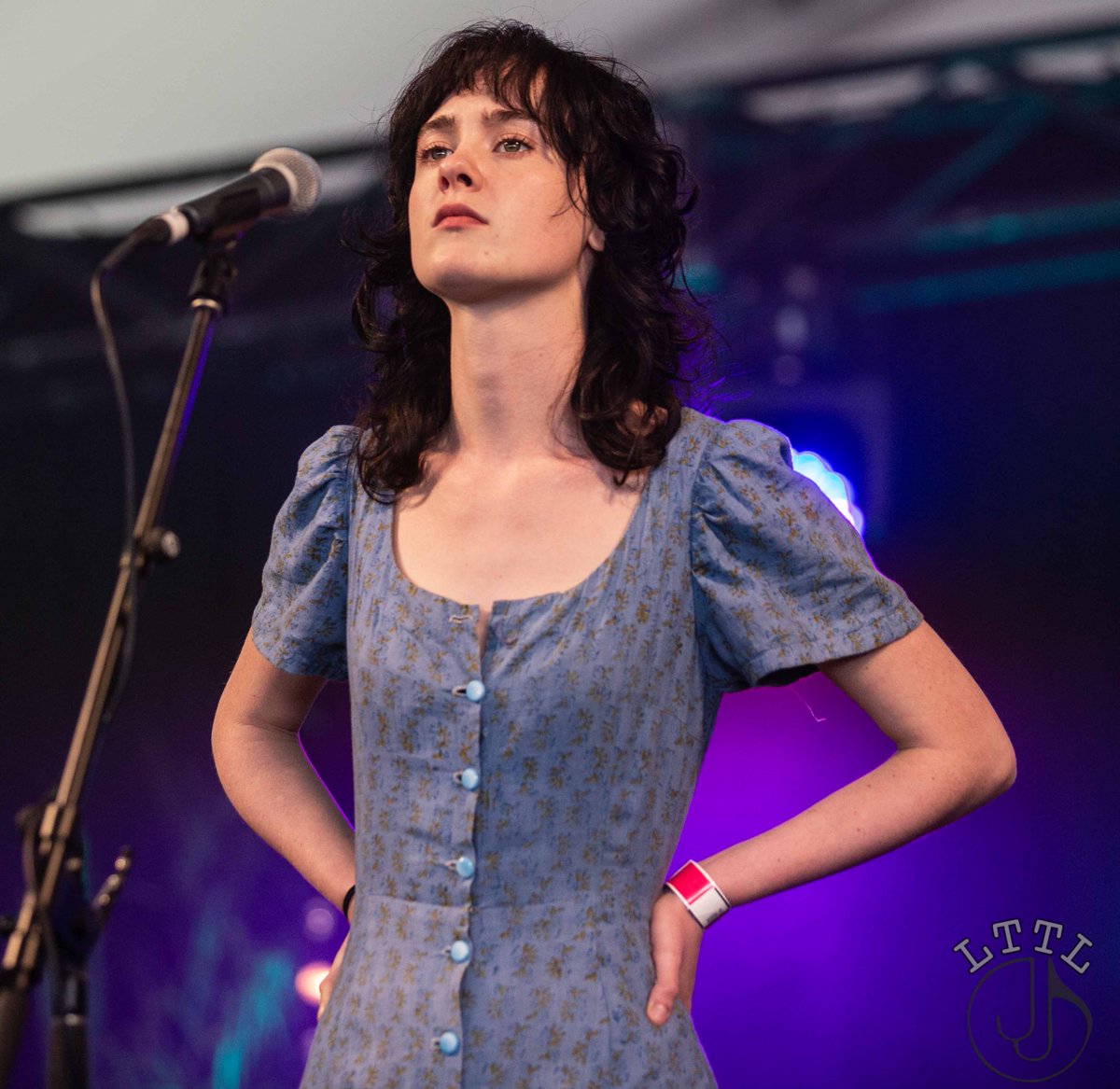 Folk Bitch Trio (Heide Peverelle, Gracie Sinclair and Jeanie Pilkington) share their new double-sided single, offering an original composition "Lost" along with a ‘B Side’ cover of Rowland S Howard's "Shivers" - Photos: Listening Through The Lens

Stream ditto.fm/lost-shivers
