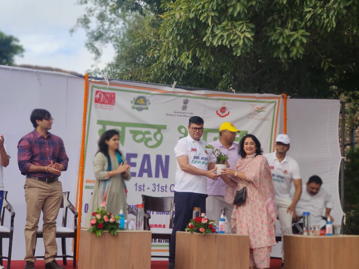 MYBharatHQ's tweet photo. Glimpses of today's cleanliness drive attended by Secretary Youth Affairs, @sanjayjavin and JS, YA &amp; DG NYKS @NITKM2021

📍Purana Kila, Delhi

#SwachhBharat2022 #CleanIndia2 https://t.co/DkL7frG2My