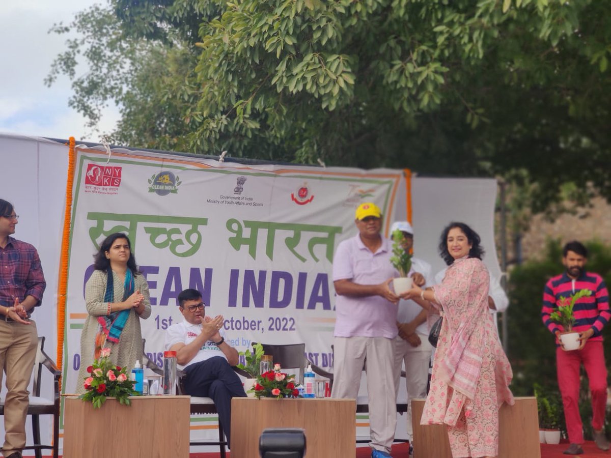 MYBharatHQ's tweet photo. Glimpses of today's cleanliness drive attended by Secretary Youth Affairs, @sanjayjavin and JS, YA &amp; DG NYKS @NITKM2021

📍Purana Kila, Delhi

#SwachhBharat2022 #CleanIndia2 https://t.co/DkL7frG2My