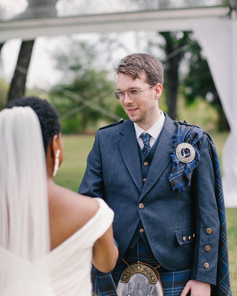 I’ve been planning destination weddings for two decades, and I still can’t figure out what I love more: the romance of a wedding ceremony or the revelry of the reception.
Today, after seeing this photo and all of the joy it embodies, I have to go with the former.
#LFMwai ✨