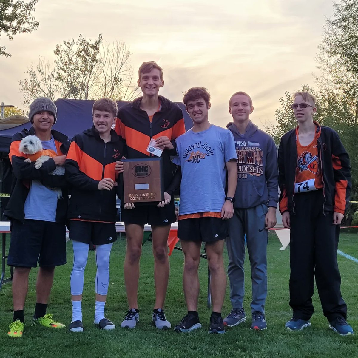 mkunwin's tweet photo. Great run at EHC in Oakland! Chaney🥇, Carolyn 2, Gabi 11, Madison 12, Brennan(PR) 14! Brooklyn just shy of a medal-17 (PR).Team champs!! Dawson finished 3rd, Brayden 8(PR &amp; earned 8th time on record board), Carmine 15(PR). Pablo SB, &amp; Max B. &amp; Landon PR! Great day! @OC_Knights https://t.co/ODNOFVqHnW