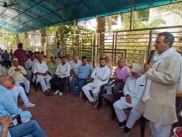 PuneetVashisht4's tweet photo. आज #मुजफ्फरनगर में किसान मसीहा स्व चौधरी महेंद्र सिंह टिकैत जी की जयंती पर केंद्रीय मंत्री श्री #डॉ_संजीव_बालियान जी के आवास पर आयोजित श्रद्धांजलि सभा में उपस्थित होकर श्रद्धांजलि अर्पित की!
@drsanjeevbalyan @UmeshMalikBJP1 @KapilDevBjp @Bhupendraupbjp @MohitBeniwalBJP @BJP4UP https://t.co/wANeZiWIRj