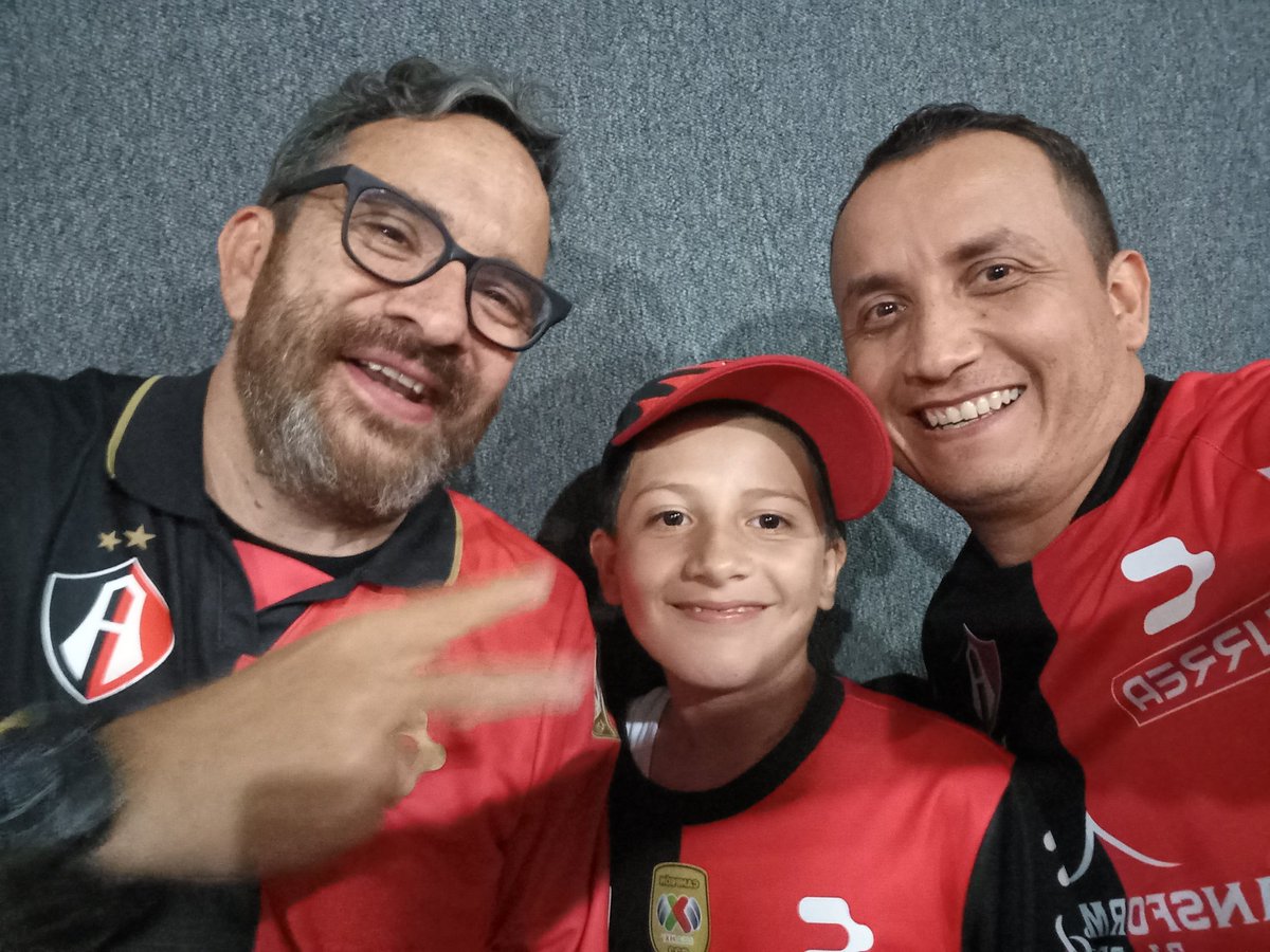 carelymaju's tweet photo. Muchas felicidades @Tavaresalaire @JaliscoRadio @JaliscoTV por el #documentalAtlas muy contentos mi hijo y yo solo puedo decir gracias y volvimos a llorar https://t.co/rGrEih8Flq
