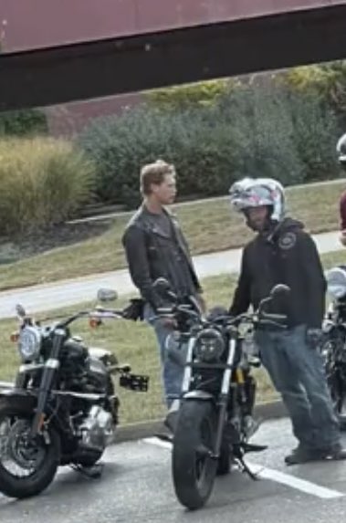 AButlerNews's tweet photo. Austin Butler on set of “The Bikeriders” in Hamilton, Ohio. https://t.co/VKEo4dpVmR