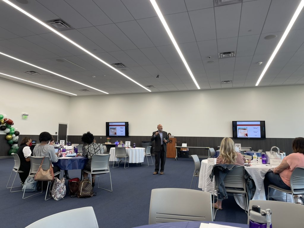 ClarkWritesNow's tweet photo. @MyCampusGoals speaking to @TEPSARegion4 Leaders tonight! #OwntheSolution #BuildCapacity #onthe4front https://t.co/RA5U01NtqI