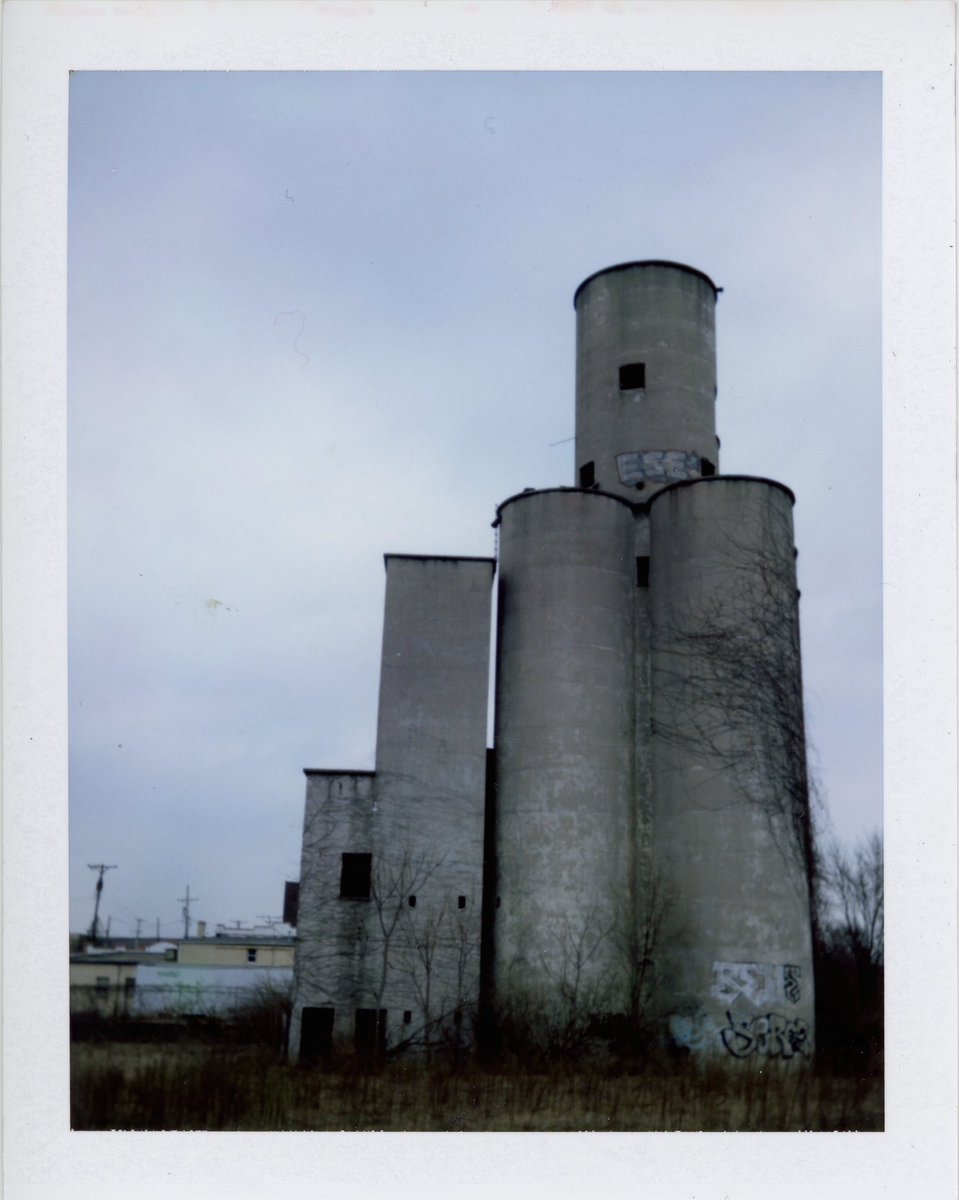 mattoriousphoto's tweet photo. I’ve been to Ohio. Once.
#polaroids #landcamera #peelapartfilm bring back #fujifp100c
#ilfordphoto #caffenolprocess #hp5plus #filmphotography https://t.co/fQIxYCpNPL