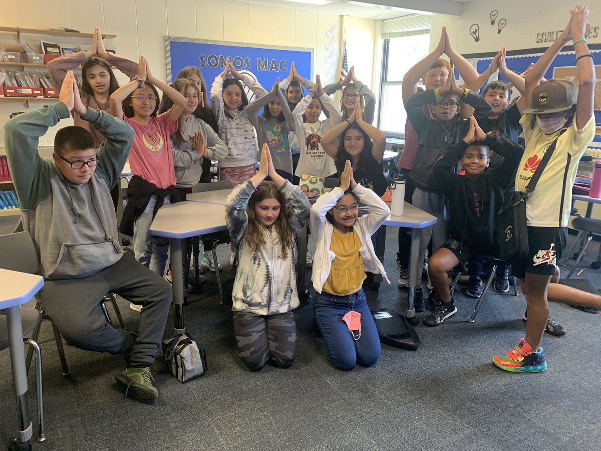 warnermactoros's tweet photo. Sixth grade learning what it means to live with integrity! https://t.co/0vZBNGY1tr