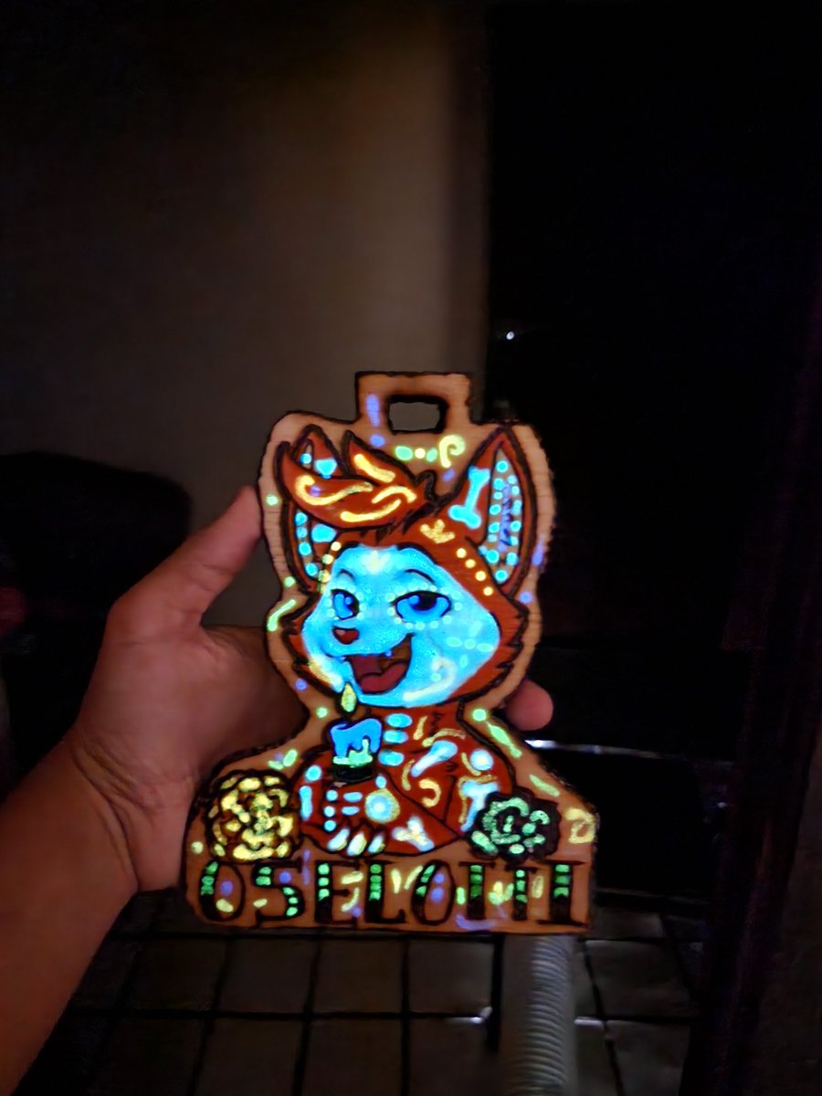kopaOkami's tweet photo. Hello friends, I open pyrography and hand-painted pine wood badge commissions, temattematica for confuror, glow in the dark, only 5 slots.
The cost is 85 USD each, interested send DM
Delivery only confuror 
#Confuror https://t.co/AfYxxeRgbe