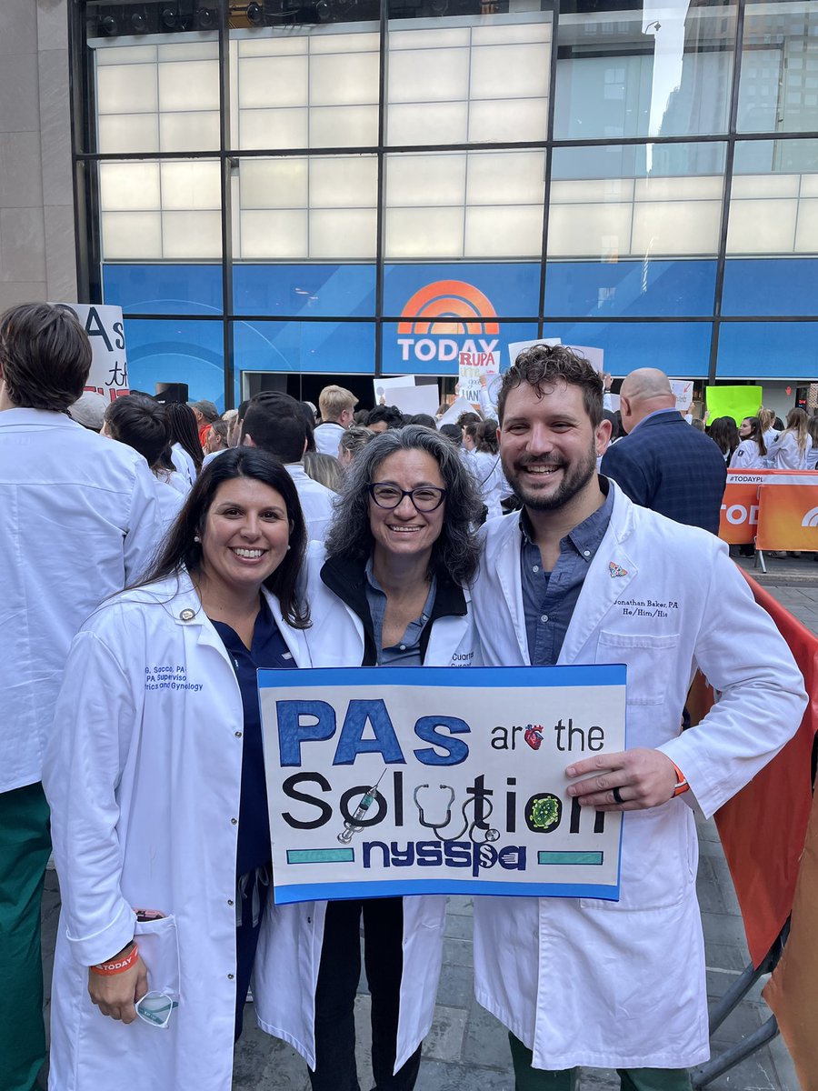 NYSSPA's tweet photo. Happy PA Week! Because PAs go beyond! Check out our PAs/ PA students on PAs on the Plaza this morning! #PAsGoBeyond #yourpacan #PAweek #PAweek2022 https://t.co/bGOQuH28K1