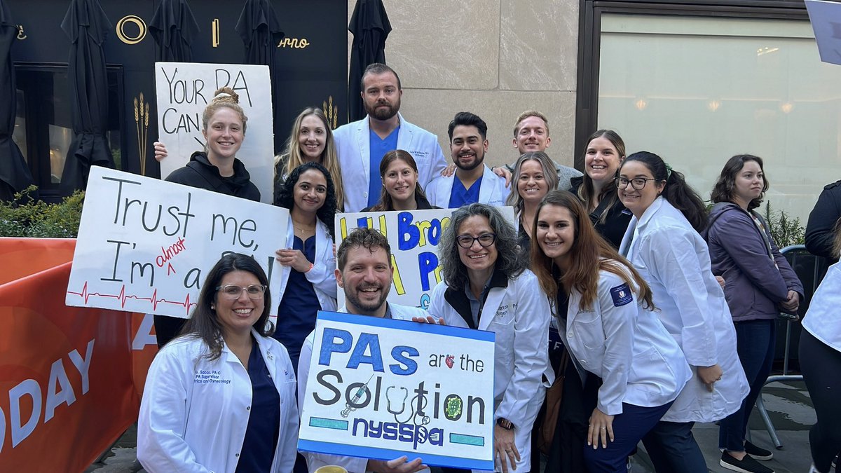NYSSPA's tweet photo. Happy PA Week! Because PAs go beyond! Check out our PAs/ PA students on PAs on the Plaza this morning! #PAsGoBeyond #yourpacan #PAweek #PAweek2022 https://t.co/bGOQuH28K1