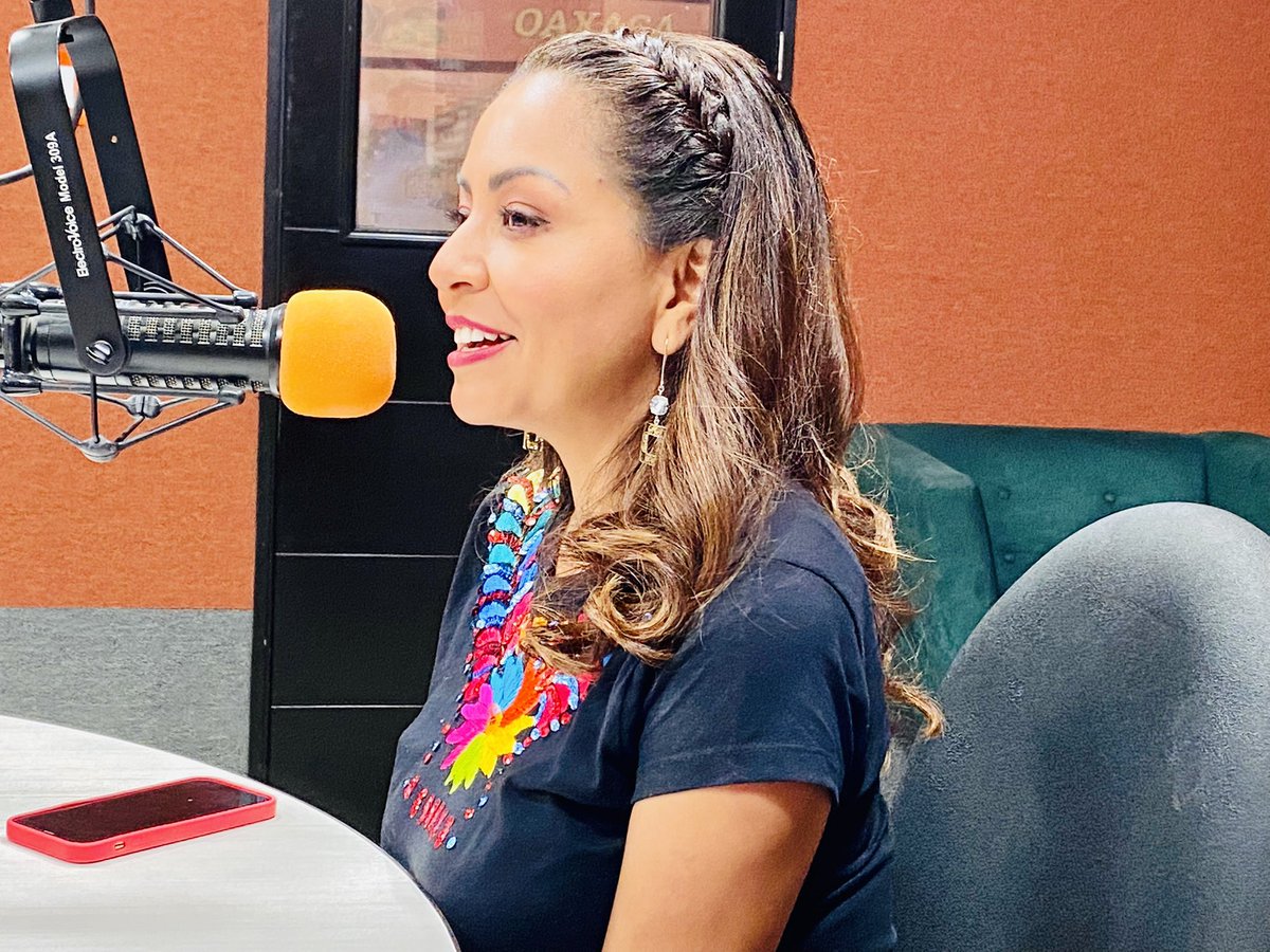 50mas1Oax's tweet photo. Nuestra Presidenta @Marianabenitezt y la Dra. Mónica García, integrante de nuestro colectivo, tuvieron una entrevista con @jaimelabc en donde hablaron sobre el Cáncer de Mama y las actividades que estamos realizando en el marco del Día Internacional del Cáncer de Mama. https://t.co/dOFhatT2qU