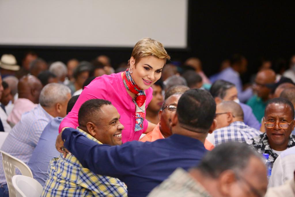 CristalRDO's tweet photo. Servir es la pasión de @keylaReyna04 te apoyamos keyla eres un ejemplo.@keylaReyna04 @ELITTEOFICIAL @FPcomunica @GeorgeMonteroRD  @CDN37 @ListinDiario @ElNacionalRD #FuerzaDelPueblo #KeylaReynaApoyaLaMujer. https://t.co/YAcnj1c1ML