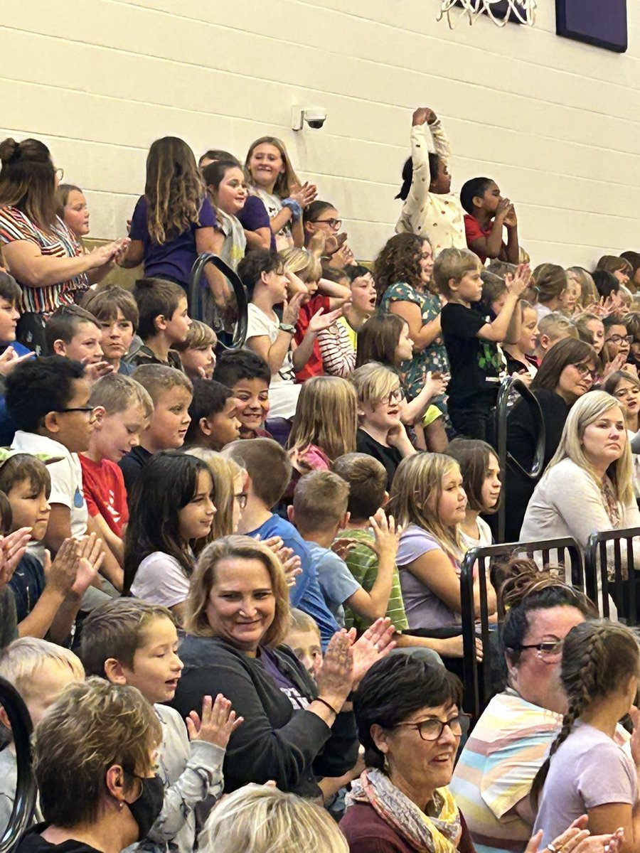 SailorsVES's tweet photo. A big thanks to the VHS Marching Band for kicking of our PBIS assembly today! Love having our little Sailors seeing big Sailors doing cool things! @jbengele @VermilionSchool @sailorbands https://t.co/ynjieAUi0f