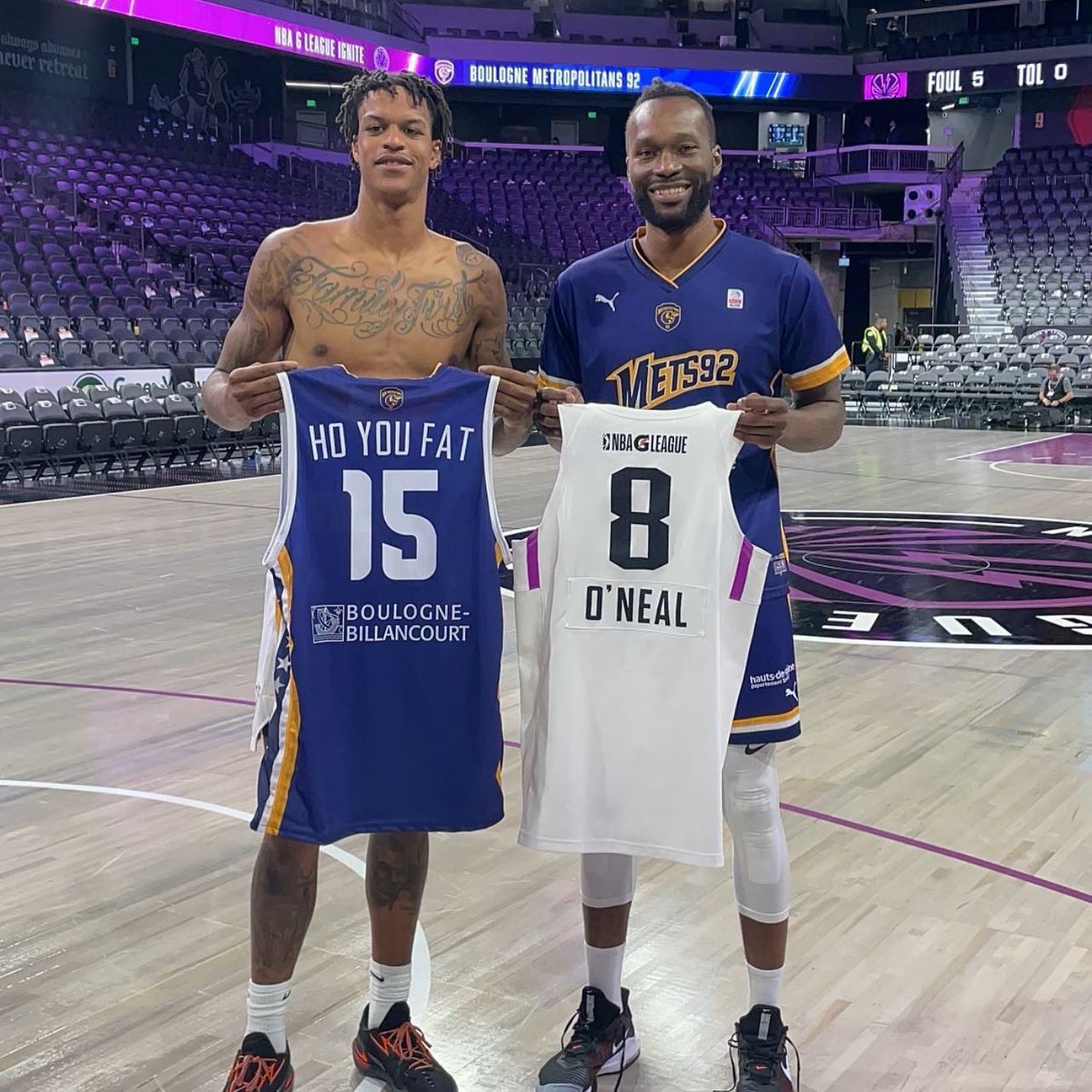 SLAMonline's tweet photo. Shareef got the jersey. https://t.co/Mr8DfWNVGI