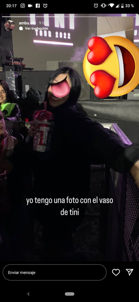 Tinitarg's tweet photo. mí amiga con el vaso de Tini y ustedes pobres https://t.co/TOA4csBkTt