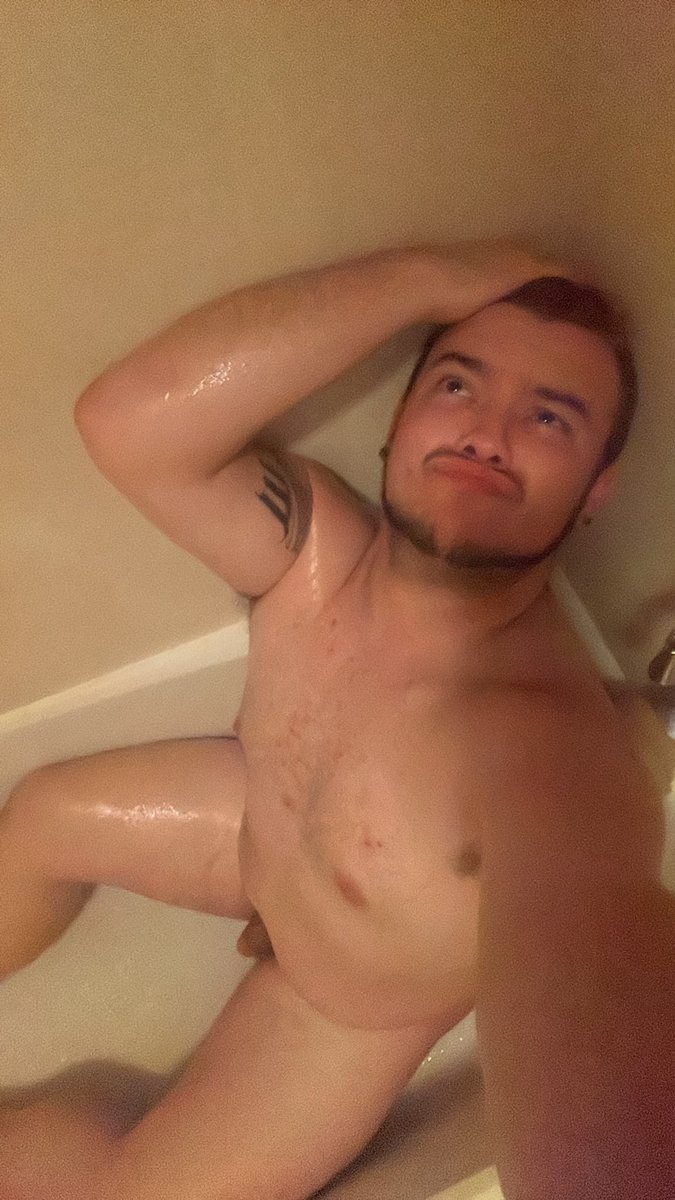 kingcalebmc22's tweet photo. Rubber dub, dub boy and a tub https://t.co/AoCBv0ssaC