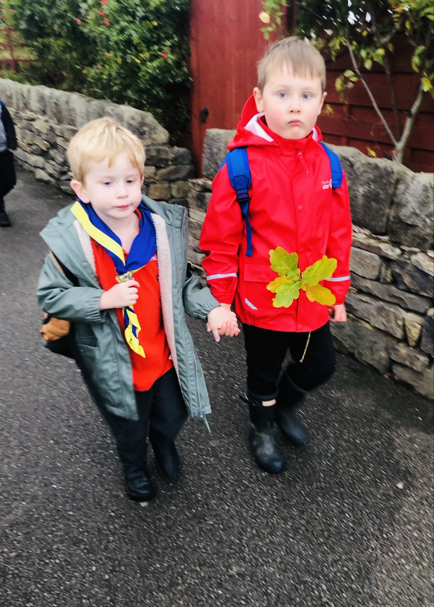 Our squirrels headed outdoors this week to explore the trees, leaves, and wildlife in our local area, as part of their Go Wild badge. They had a lovely time and enjoyed their snacks and hot chocolate!