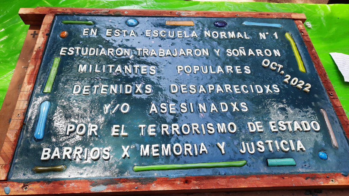 PompeyaNolvida's tweet photo. 📢 #BaldosasPorLaMemoria en #Rosario
💙Hoy confeccionamos una nueva baldosa para continuar construyendo #Memoria✌🏽
🤍 Esta vez en el #Normal1 de Rosario, Santa Fe
🧡 #MemoriaVerdadYJusticia
#ProhibidoOlvidar
#BarriosXMemoriaYJusticia https://t.co/4N3DPId1B2