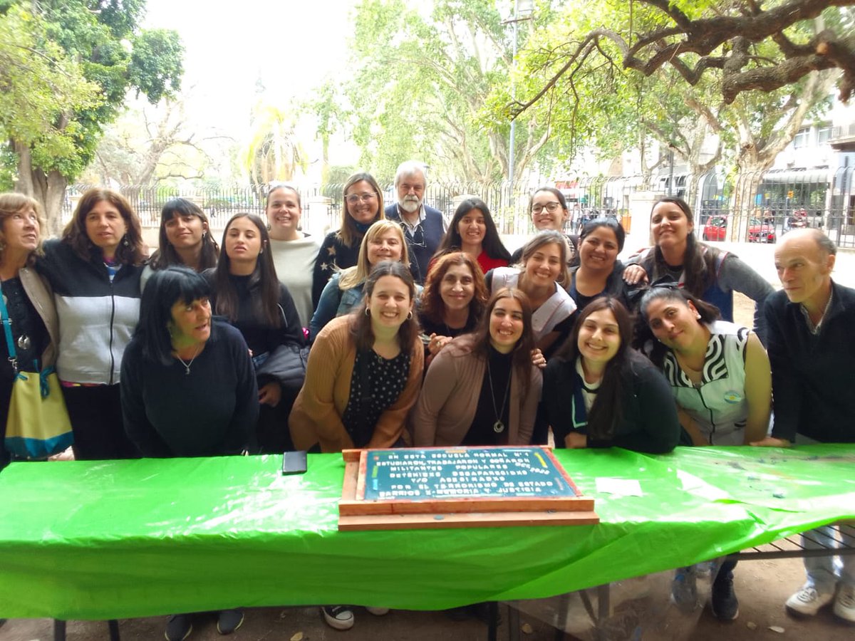 PompeyaNolvida's tweet photo. 📢 #BaldosasPorLaMemoria en #Rosario
💙Hoy confeccionamos una nueva baldosa para continuar construyendo #Memoria✌🏽
🤍 Esta vez en el #Normal1 de Rosario, Santa Fe
🧡 #MemoriaVerdadYJusticia
#ProhibidoOlvidar
#BarriosXMemoriaYJusticia https://t.co/4N3DPId1B2
