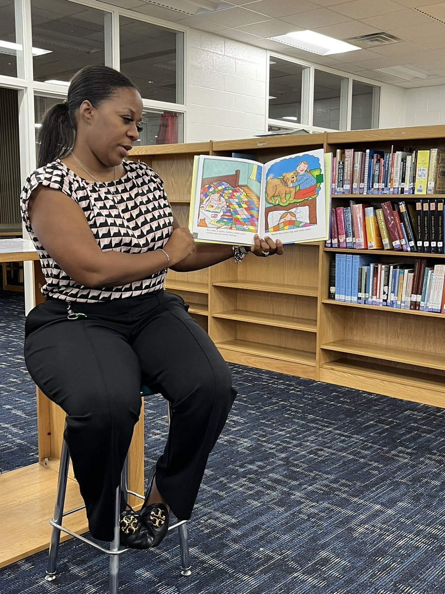 jforsyt2's tweet photo. Developing interests, finding materials, practicing library behavior all while enhancing literacy! Their most favorite part is story time and book review with @ShainaEducates! Our story today reinforced stepping out of your comfort zone as There’s A Big Beautiful World Out There! https://t.co/zhuqwf7Q9m
