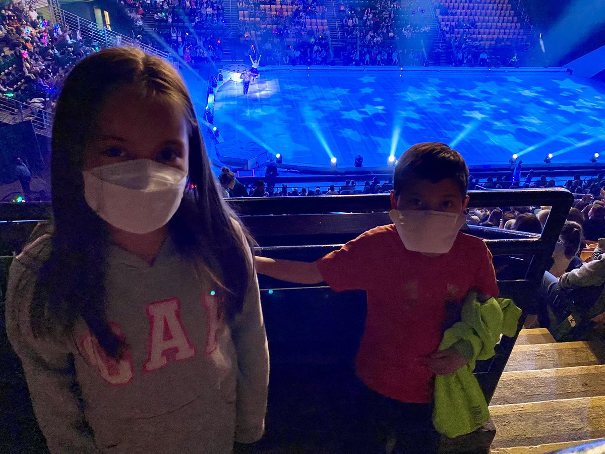 Coach_Campbell's tweet photo. At @eaglebankarena on campus of @GeorgeMasonU for @DisneyOnIce!!
Thank you @CaseyCares & their many financial supporters for a #magical night!
#DisneyonIce
#DisneyMagic
#Disney
#CaseyCares https://t.co/QFAGK8eNns