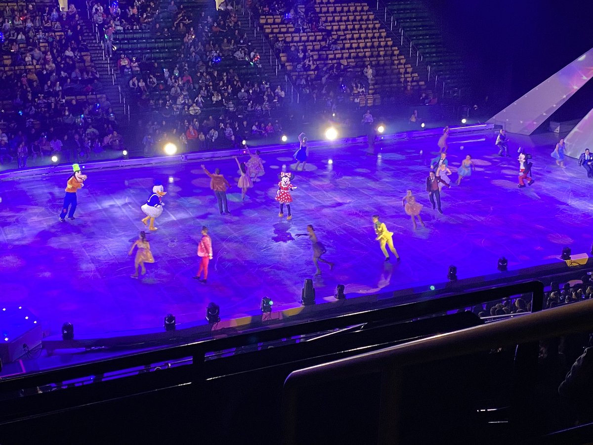 Coach_Campbell's tweet photo. At @eaglebankarena on campus of @GeorgeMasonU for @DisneyOnIce!!
Thank you @CaseyCares & their many financial supporters for a #magical night!
#DisneyonIce
#DisneyMagic
#Disney
#CaseyCares https://t.co/QFAGK8eNns