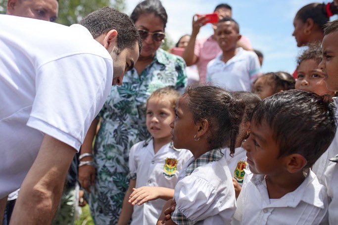 vablelscaff's tweet photo. 🇱🇹⚽️🏀 ¡Hacer felices a nuestros niños, niñas y jóvenes es nuestra mayor Alegría y es la prioridad absoluta del #BolívarPrimero!

Estamos muy contentos por cumplirles a nuestros menores con la apertura del Polideportivo de Río Viejo. 

#PrimeroElDeporte 
#BolívarPrimero https://t.co/DxmJt4C5Bj