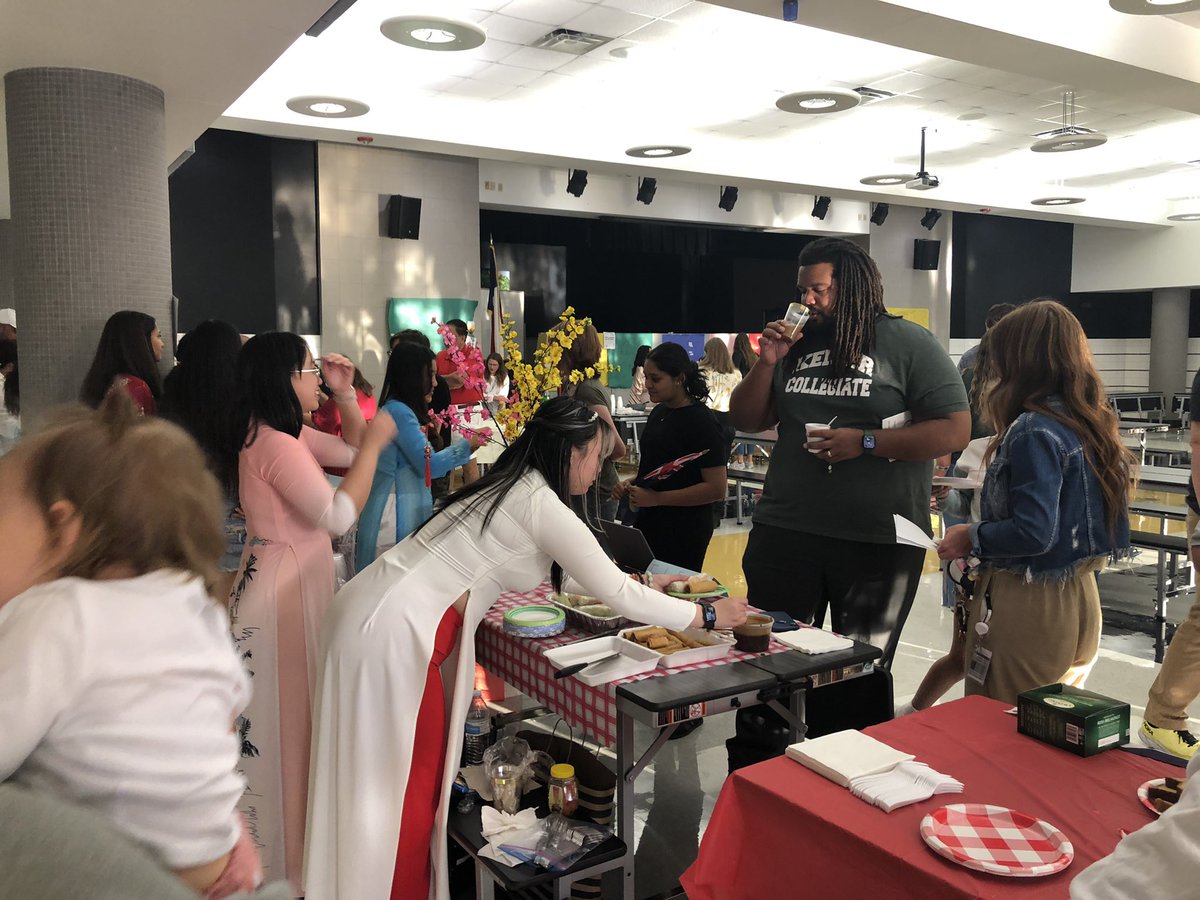 KISD_Academy's tweet photo. Great turnout for our first ever Multicultural Family Night! #CelebrateKISD https://t.co/WUdKHhjkhr