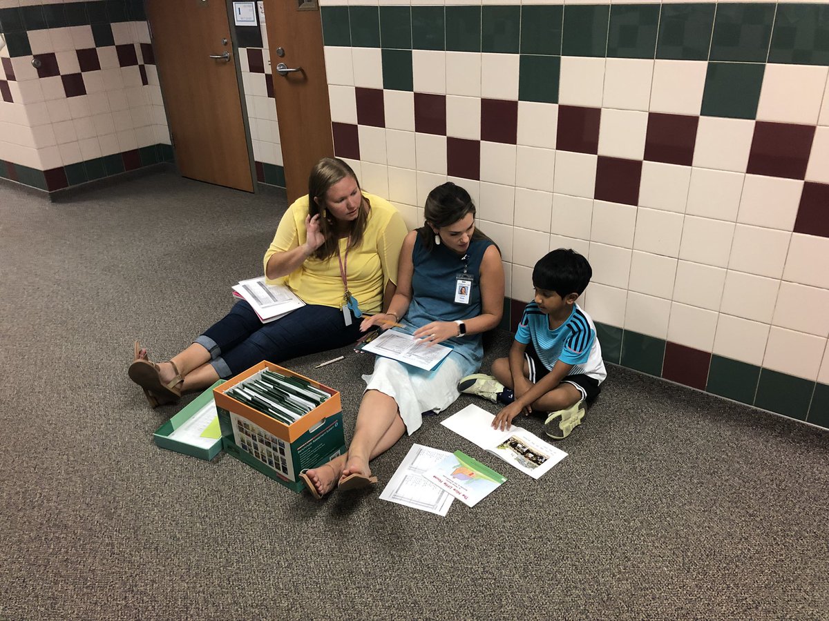 RiverPlaceTitan's tweet photo. The best PD is the teacher down the hall…or in this case, IN the hall. 😁 Ms. Wade models a running record for @lindseygail_ This is how we build the EXCELLENCE in teacher PRIDE. #RPEbuildsPRIDE #1LISD #EmbeddedPD https://t.co/dnQfRmBwj2
