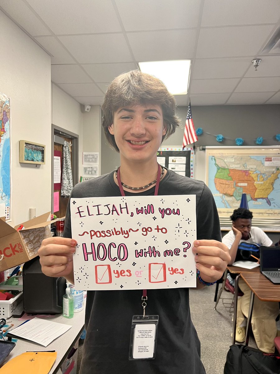 CoachYlonda's tweet photo. Awwww! Now that’s how you ask a Knight to HOCO! He said YES! #TheHowardWay @HowardMSknights @tahowardath https://t.co/H6Pny0m6V6
