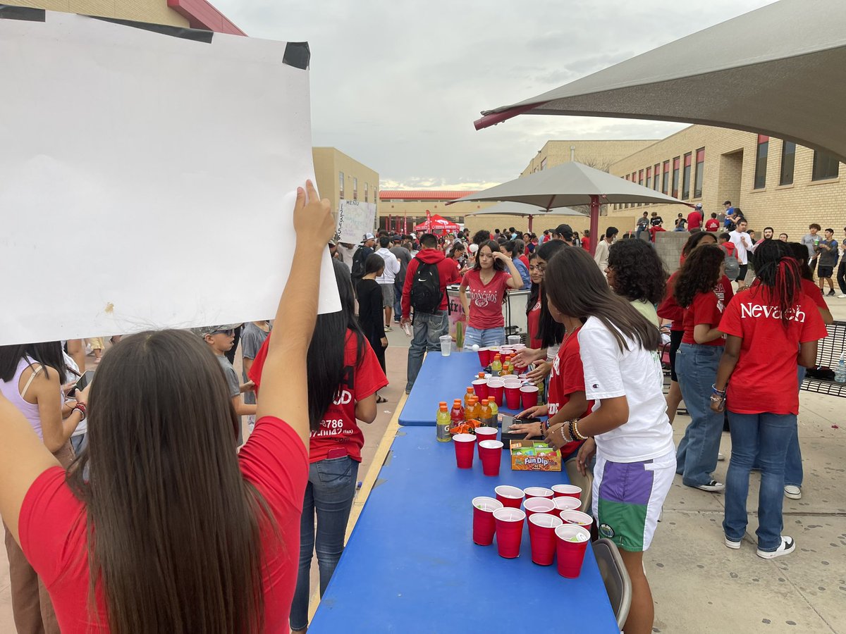 Luna_Rodriguez5's tweet photo. Stampede at Booster Bash last night. 
Love to see the hard work!! 
Thank you Mr. Garcia for supporting us!! 

@OHS_Stampede @BigRedBronchos https://t.co/QjALGlJlwD