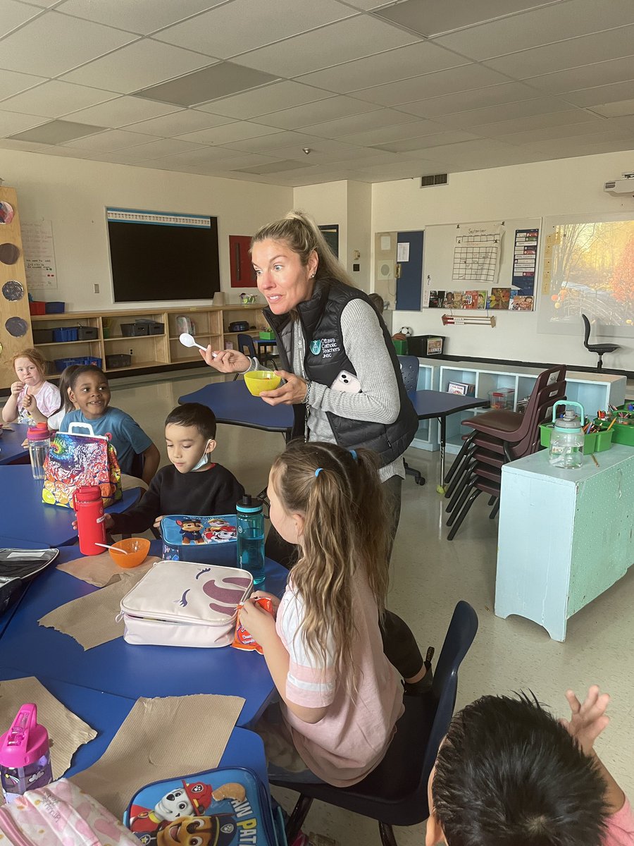 MrsLucas_OCT's tweet photo. Thanks to everyone who stopped by to join in the community. The lesson of the story: sharing is caring! @tarajohunter1 @mrsarakiocsb @itsmsoria (we missed our photo!!) and Ms Ashlee #ocsbBeCommunity https://t.co/ufeZ2EsXmg