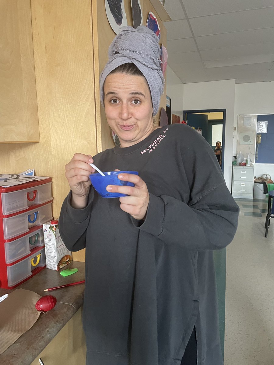 MrsLucas_OCT's tweet photo. Thanks to everyone who stopped by to join in the community. The lesson of the story: sharing is caring! @tarajohunter1 @mrsarakiocsb @itsmsoria (we missed our photo!!) and Ms Ashlee #ocsbBeCommunity https://t.co/ufeZ2EsXmg
