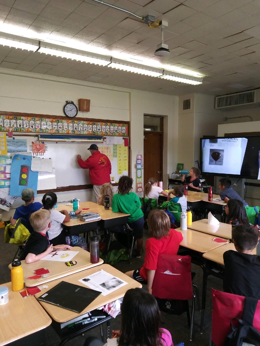 IESRockets's tweet photo. Balloonist Ted Meas (who has attended all 50 Balloon Fiestas) talked to @kelso_wi's 3rd grade class about the history and science of hot air balloons!  #engagement #CommunitySchool #Magnet @ABQschools @APSLZ4 @chris_zone4 https://t.co/WJxgTkli28