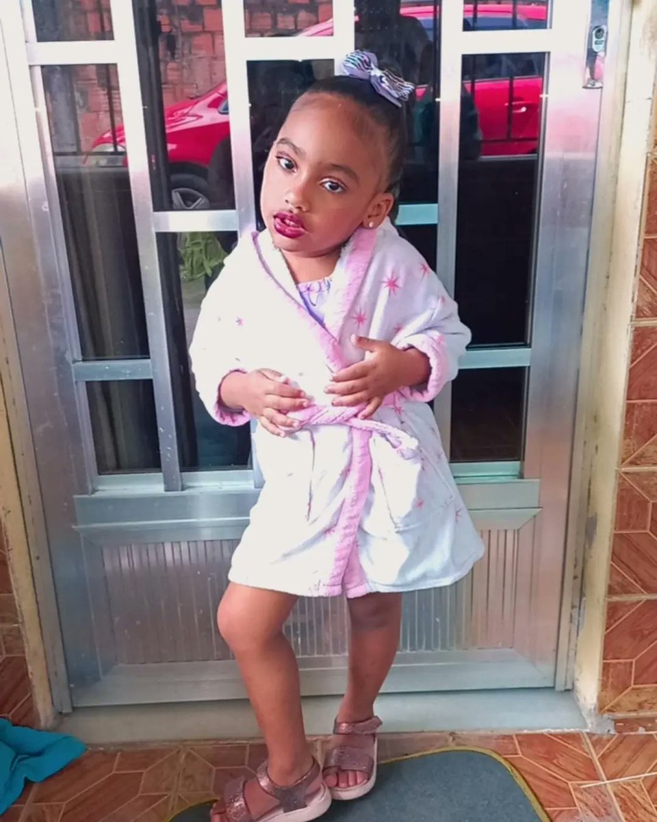 Stephanie684679's tweet photo. Não foi um descuido e nem escolha minha.
Eu é que fui escolhida.👩👧🥰
#Minhamenina👧
#Minhaherança💎
#Minhamodelo🧍♀️
#Diadedesfile💃 https://t.co/3q58qZnthv