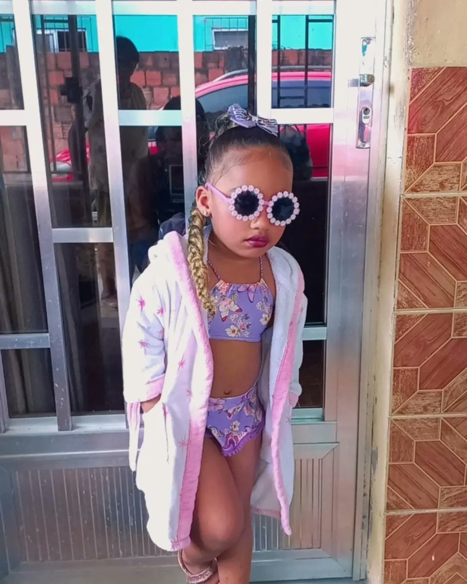 Stephanie684679's tweet photo. Não foi um descuido e nem escolha minha.
Eu é que fui escolhida.👩👧🥰
#Minhamenina👧
#Minhaherança💎
#Minhamodelo🧍♀️
#Diadedesfile💃 https://t.co/3q58qZnthv