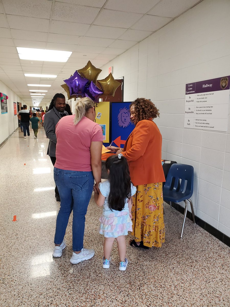Our roar-tastic APs are welcoming out Lion Families #openhouse #choosejoy <a href="/LewisMS_AISD/">Lewis Middle School</a> <a href="/AldineISD/">Aldine ISD</a>
