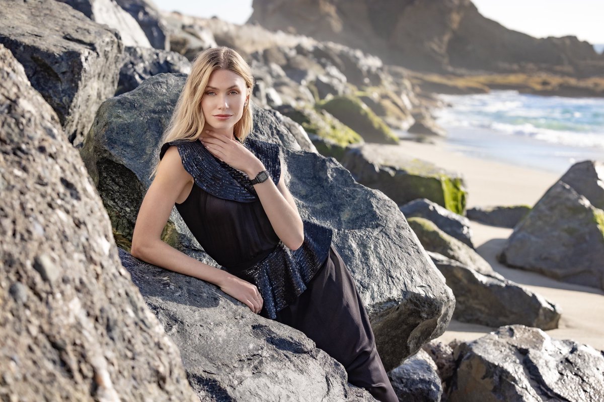 Make a dramatic statement wearing a timepiece with glistening black diamonds as dark as the night sky.  

Tap: bit.ly/3EgtNPW to shop the Diamond Deco Mid, available for the first time in a Noir plating.