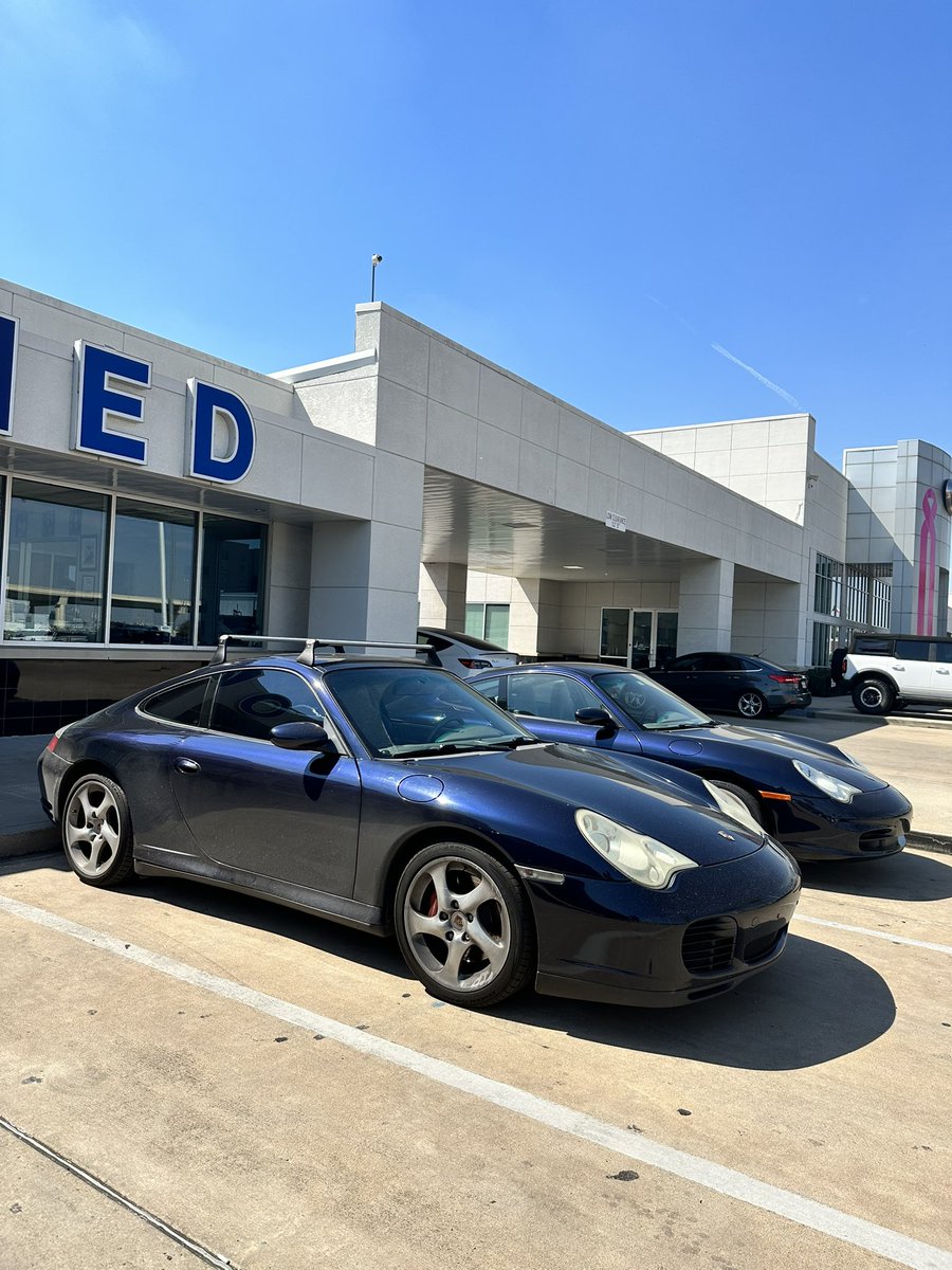 irfanlikescars's tweet photo. Another fun photo from the Ford dealership this week. The other one (back) belongs to a sales manager. I love it when cars look driven, planning another 400 miles this weekend. #neverclean #Porsche911 #911Carrera #friedeggs #Porsche996 #Carrera4S https://t.co/h4SbZUyBU5