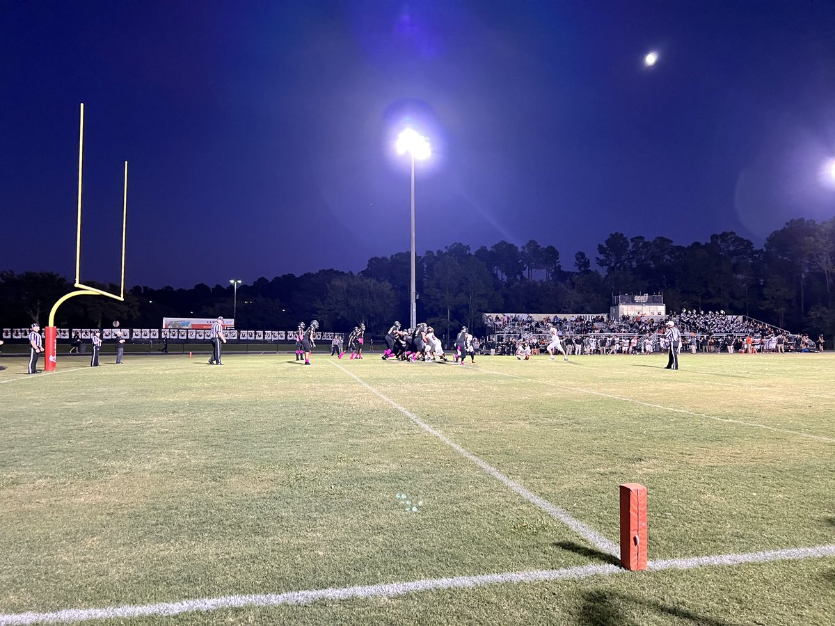 OcoeeKnights's tweet photo. With 45 seconds left in the first quarter: @OcoeeKnights 14 - @WPHS_OCPS 14 #ThursdayKnightLights @osvarsity https://t.co/mTReE5vvLd
