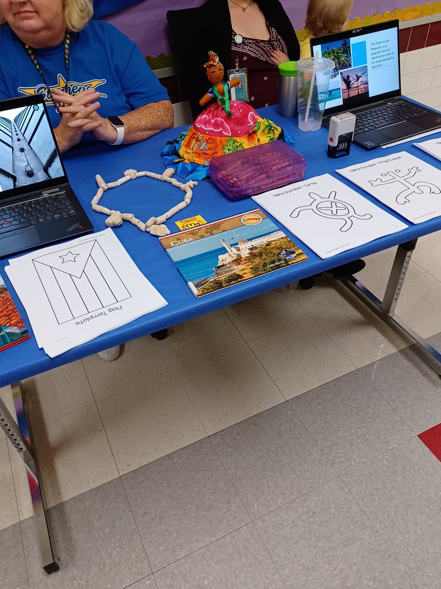 rmlester's tweet photo. Hispanic Cultural Night @Stephens_Stars is amazing! Beautiful displays, delicious food,  and many families celebrating. @gisdnews https://t.co/gyfhPmDN4T