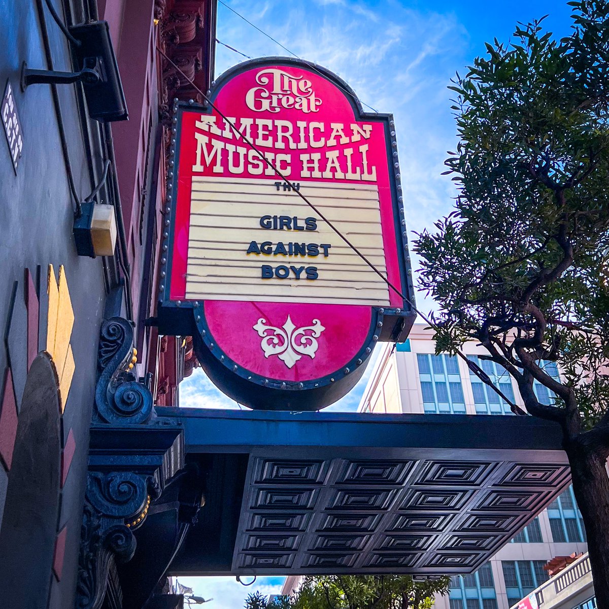 If you’re in or near San Francisco, come on over and see us sometime at the <a href="/GAMH/">Great American Music Hall</a> with <a href="/thevelvetteen/">THE VELVET TEEN</a> and <a href="/dustmothband/">Dust Moth</a> 
🚨TONIGHT🚨