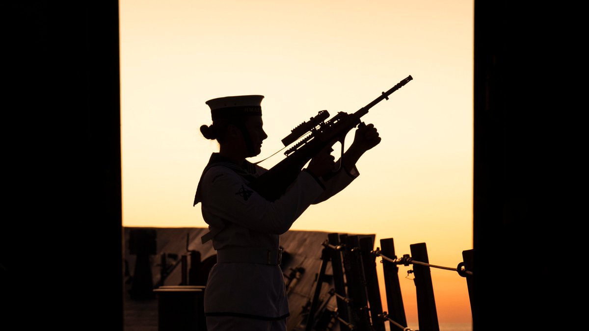 Australian_Navy's tweet photo. During the sea phase of #ExKakadu 2022, #HMASHobart's ship's company participated in a sunset memorial service to honour the life and service of Her Majesty Queen Elizabeth II. 🌅

📸: LSIS Tara Morrison #PartnershipLeadershipFriendship #KA22 #AusNavy https://t.co/4PrDBV9awz