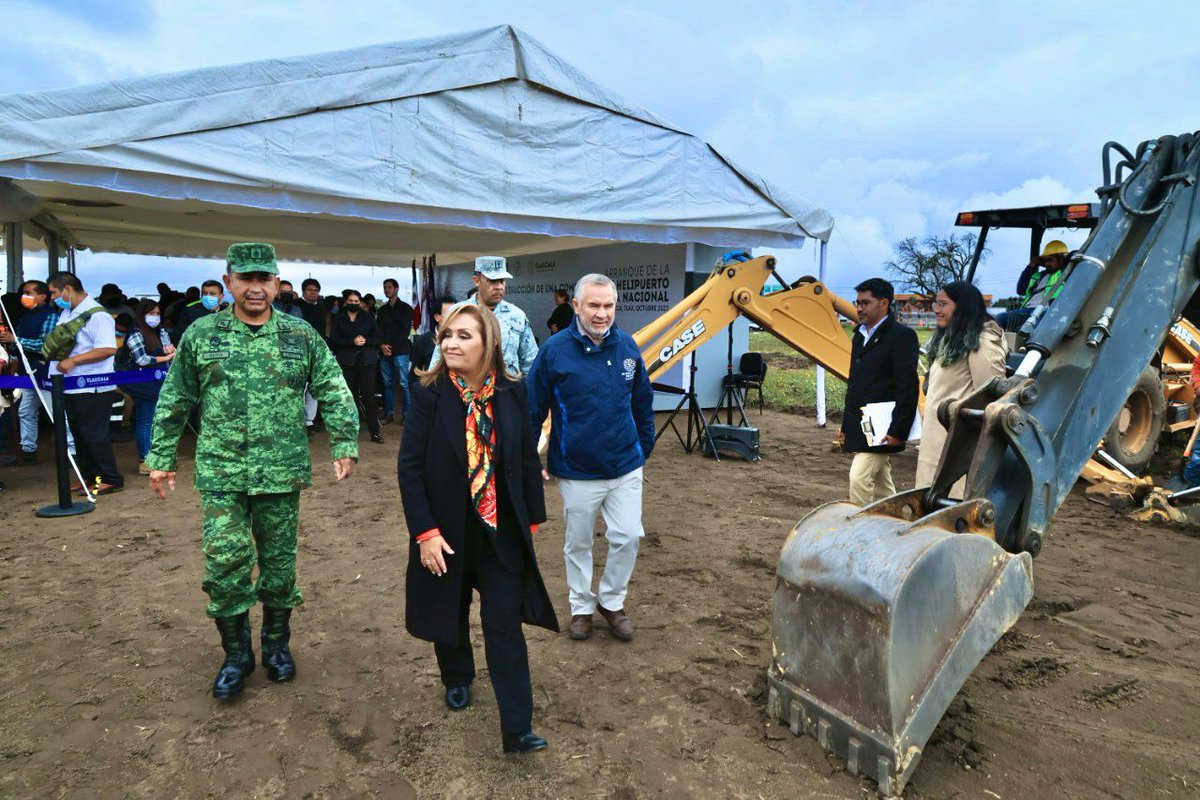 GobTlaxcala's tweet photo. La gobernadora @LorenaCuellar encabezó el arranque de la construcción de una compañía de la @GN_MEXICO_ con helipuerto, en el ejido de San Luis Huamantla, que servirá para apoyar al gobierno estatal y municipal en las tareas de seguridad pública. https://t.co/tuGeZirtv5