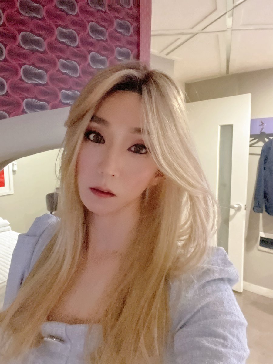 메컵 연습겸~  잠깐 업 해봄....
업은 참 어렵고 어려운듯.....