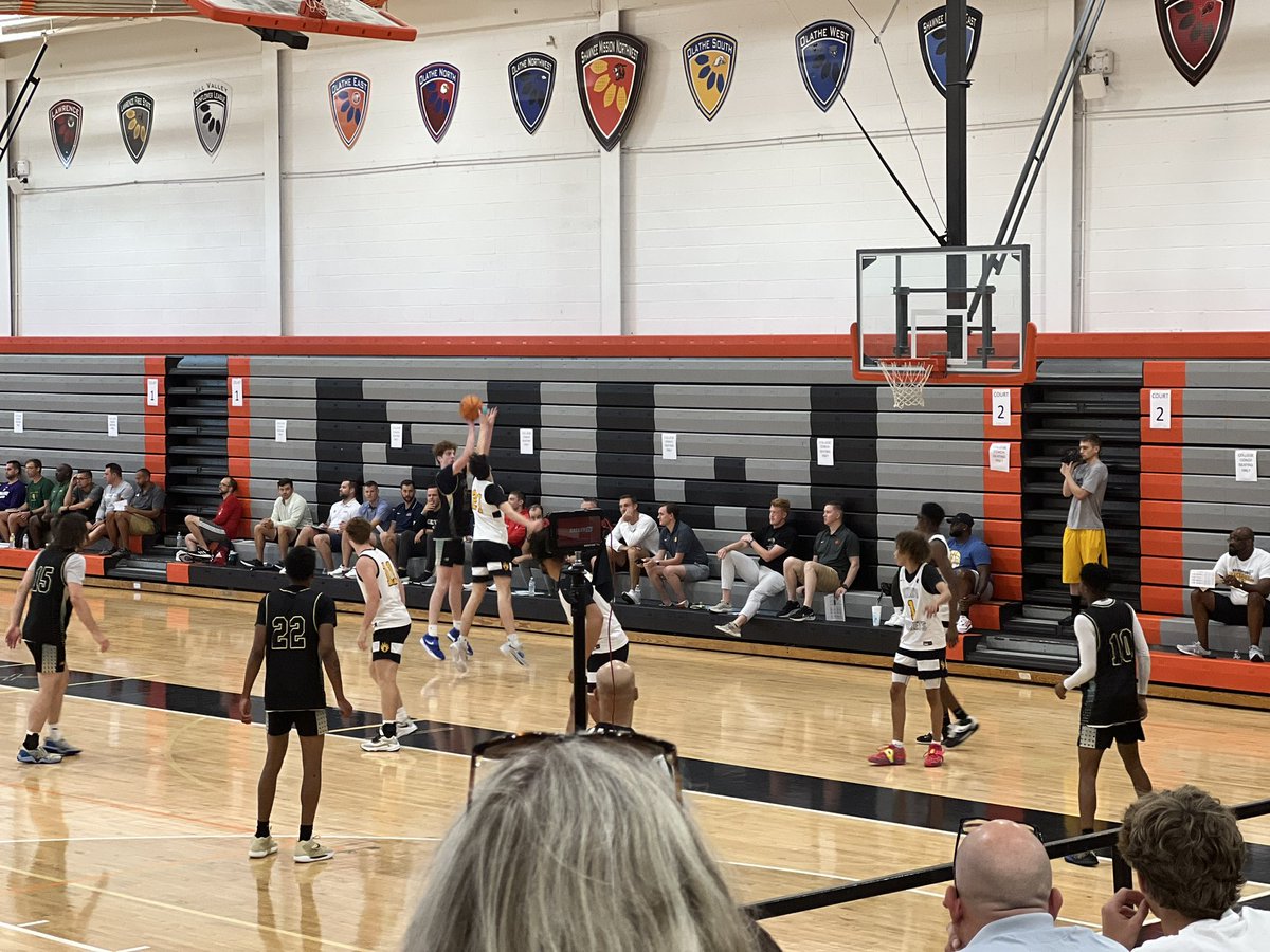 ArsenalHoops's tweet photo. Show up & show out! π #ArsenalHoops https://t.co/jiDZLUPiVa